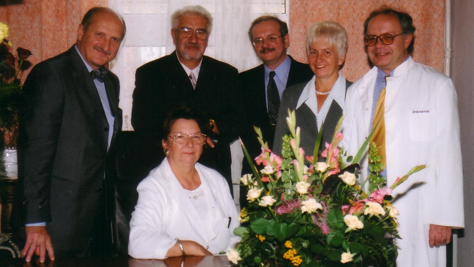 Przekazanie Kliniki w 2002 r. W środku prof. Roma Rokicka-Milewska.