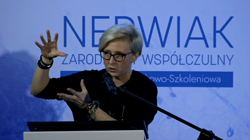 Resekcja guzów neuroblastycznych śródpiersia z planowym sekwencyjnym zastosowaniem torakoskopii i torakotomii