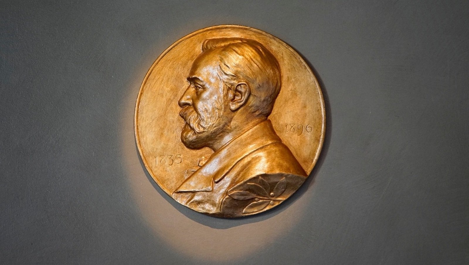 Tegorocznymi laureatami Nagrody Nobla w dziedzinie fizjologii lub medycyny za odkrycia dotyczące obwodowej tolerancji immunologicznej zostali Mary E. Brunkow, Fred Ramsdell i Shimon Sakaguchi