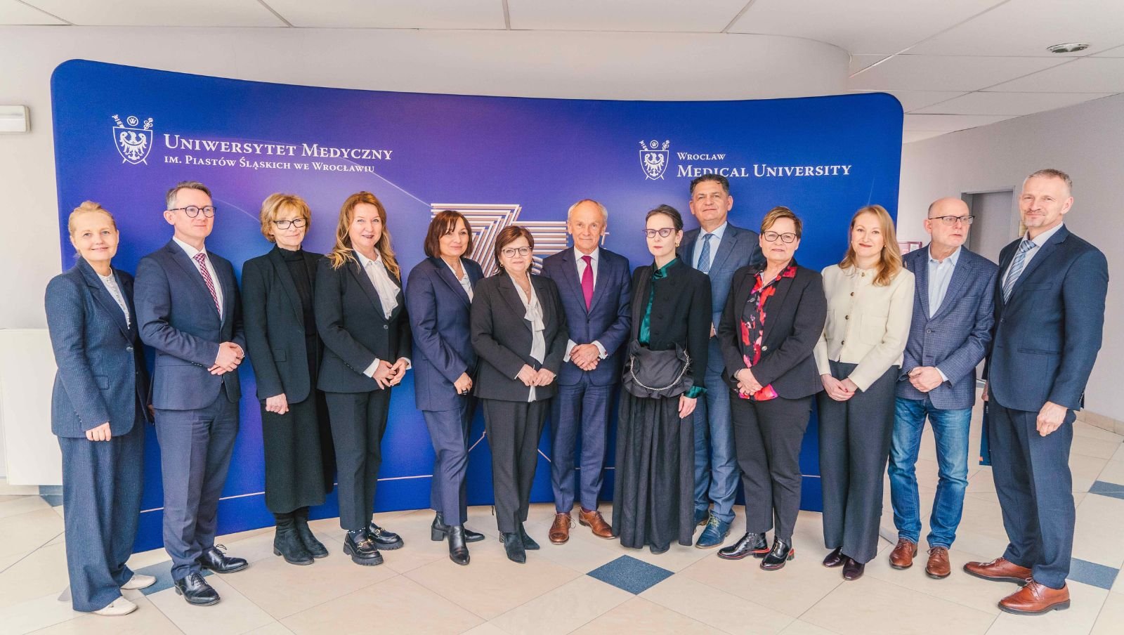 Minister zdrowia z wizytą we Wrocławiu – rozmowy o inwestycjach, kształceniu kadr i innowacyjnej medycynie