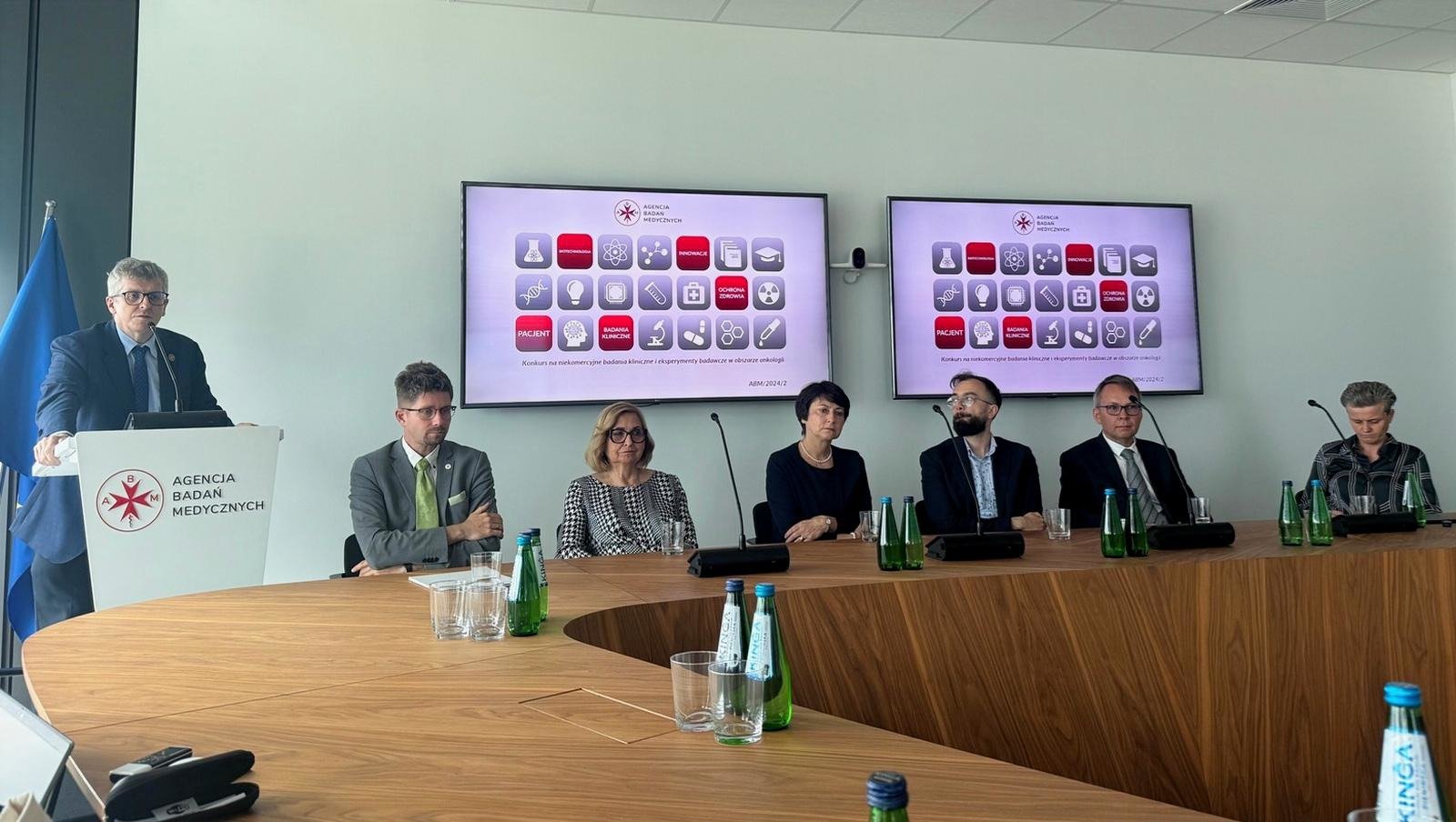 26 milionów z Agencji Badań Medycznych na ratowanie życia dzieci i nastolatków z nowotworami