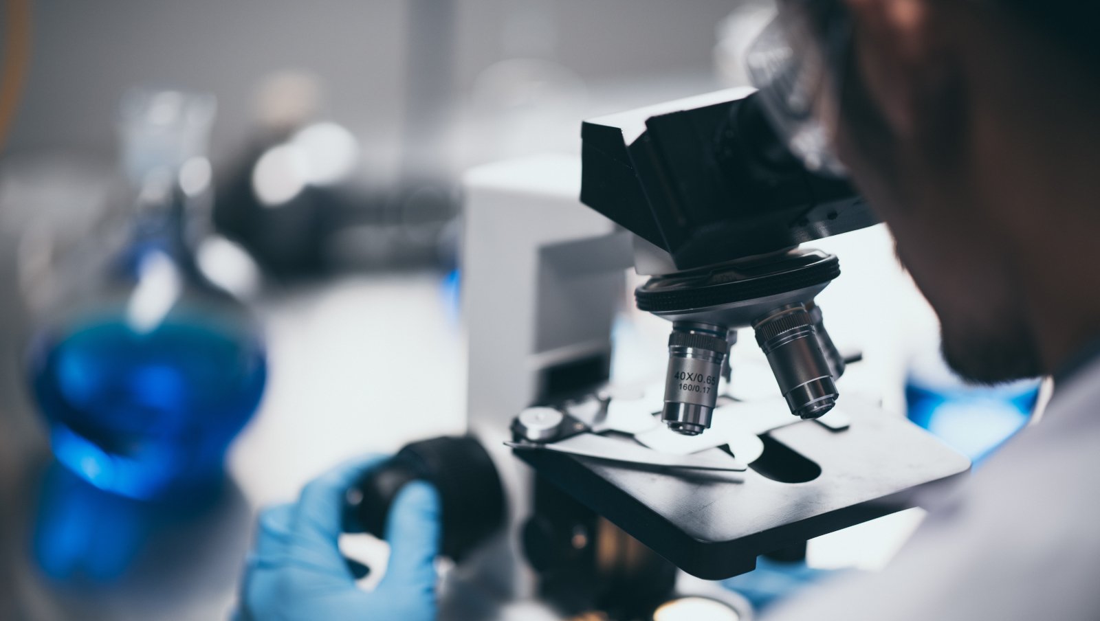 Analiza jednoośrodkowa haploidentycznych transplantacji macierzystych komórek krwiotwórczych przeprowadzanych z powodu niemowlęcych ostrych białaczek