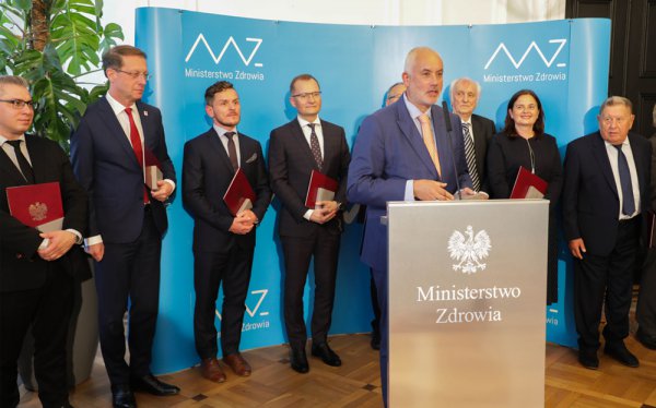 Odznaczenia dla 17-stu najbardziej zasłużonych dla ochrony zdrowia