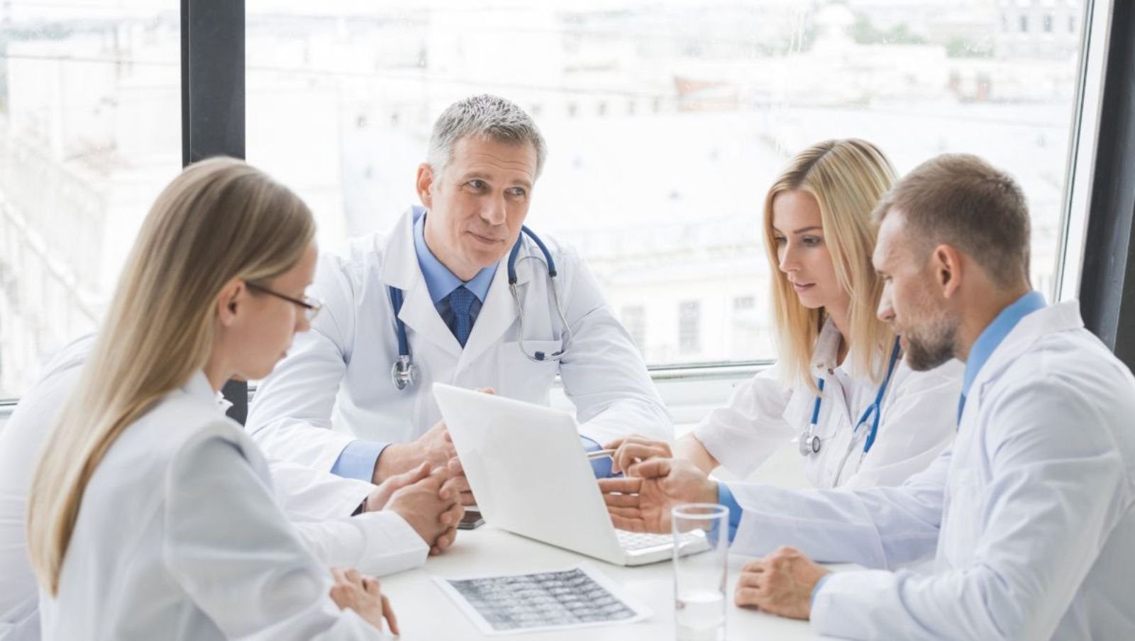 Analiza danych International Soft Tissue Sarcoma Consortium pacjentów z mięsakiem prążkowanokomórkowym