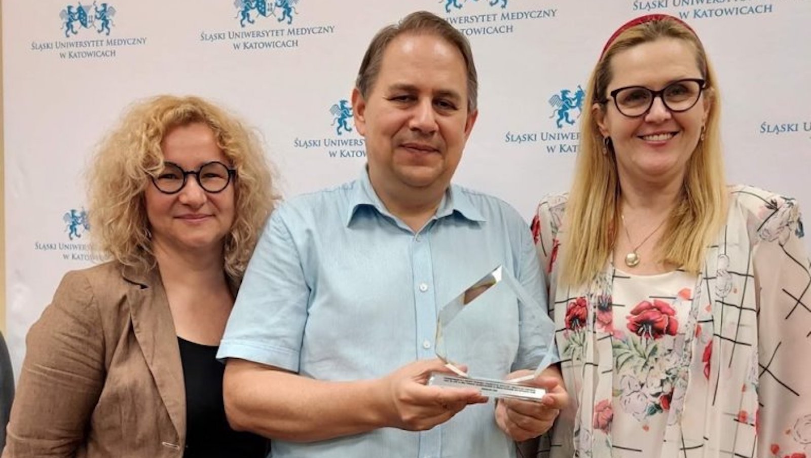 Statuetka Fundacji DKMS „za współtworzenie idei ratującej życie” dla prof. Tomasza Szczepańskiego